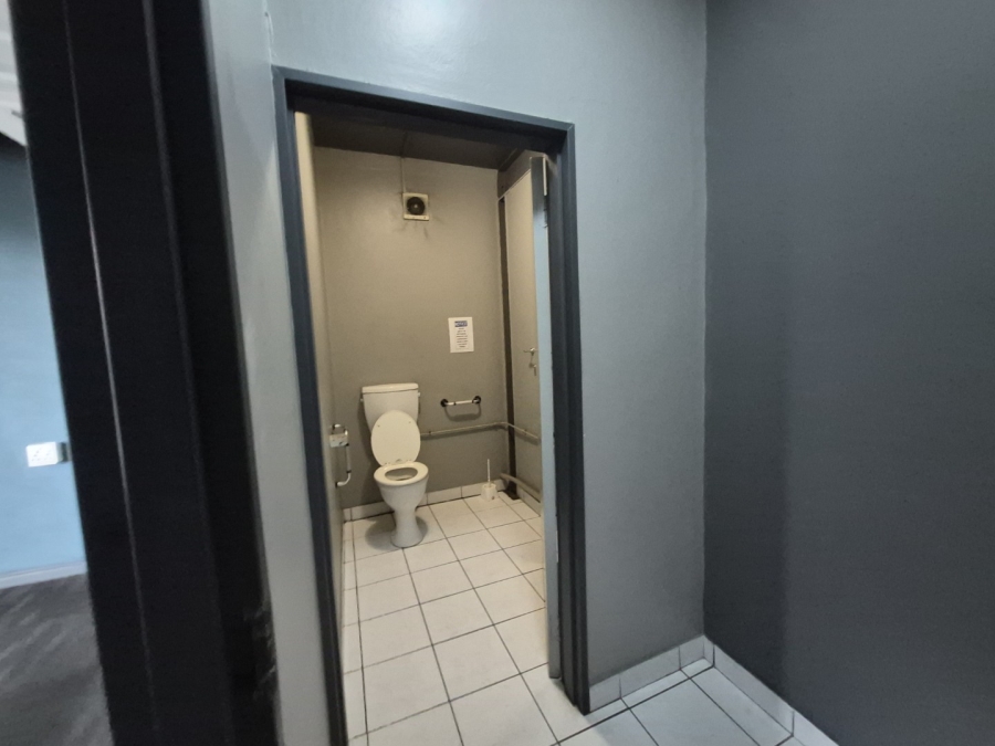 To Let Commercial Property for Rent in Paarden Eiland Western Cape